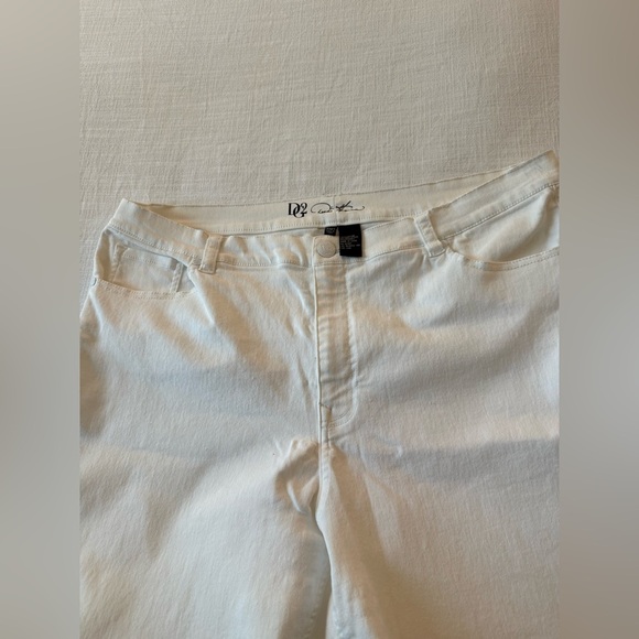 Diane Gilman  Boot Cut Jeans - White 20W Tall - Picture 6 of 7